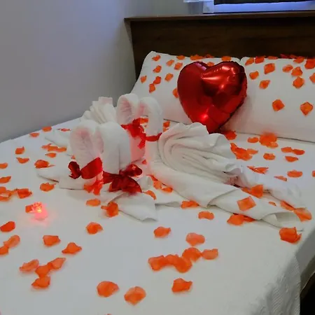 Moonlight Hotel&hostel מלון 2*